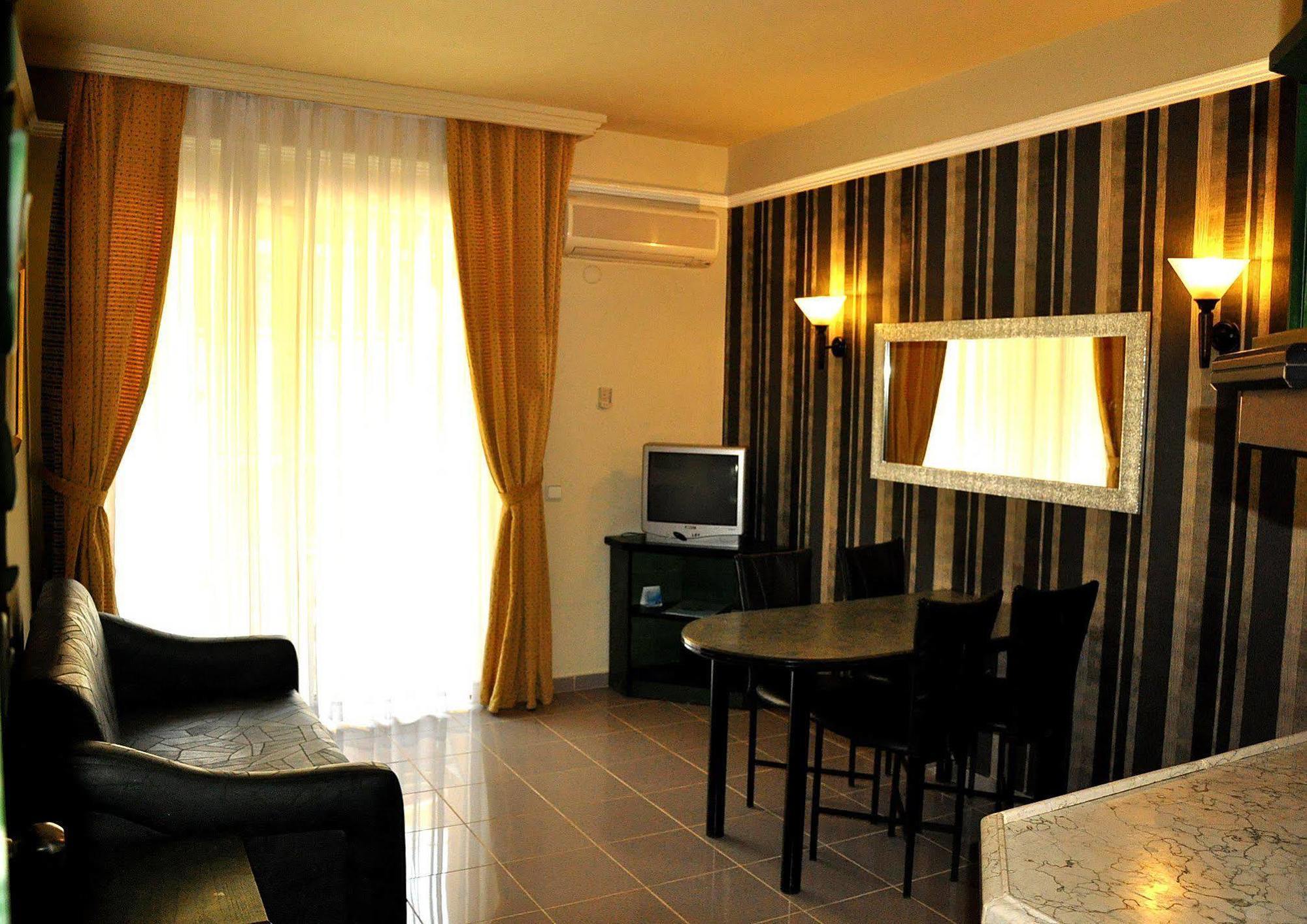 Club Alpina Hotell Marmaris Eksteriør bilde